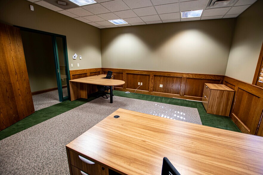 More Photos Of 17231 Bel-Ray Pl, Belton Office For Lease