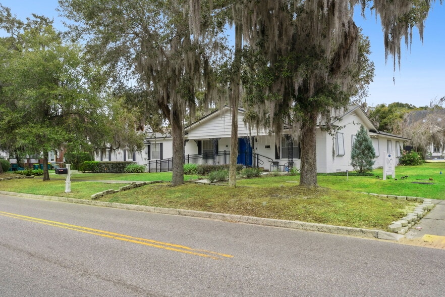 More Photos Of 27 S Center St, Eustis Assisted Living For Sale