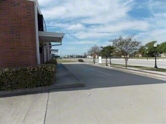 More Photos Of 118 6th St N, Texas City Showroom For Sale