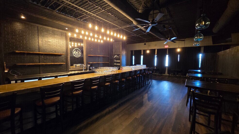 Primary Photo Of 508 Orapax St, Norfolk Restaurant For Lease