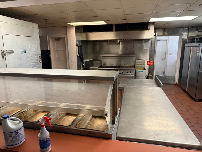 More Photos Of 1002 W University Ave, Gainesville Specialty For Sale