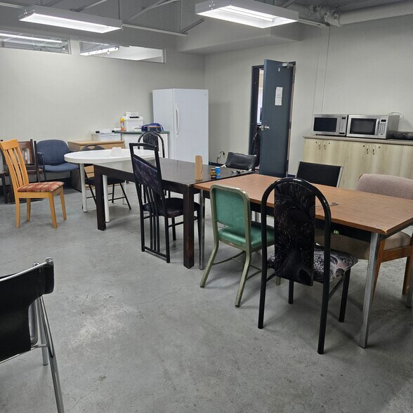 More Photos Of 440 Boul Industriel, St-Eustache Warehouse For Sale