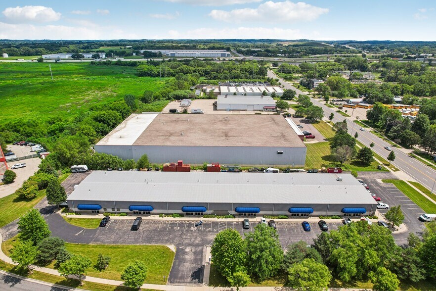 Primary Photo Of 1-25 Marsh Ct, Madison Showroom For Lease