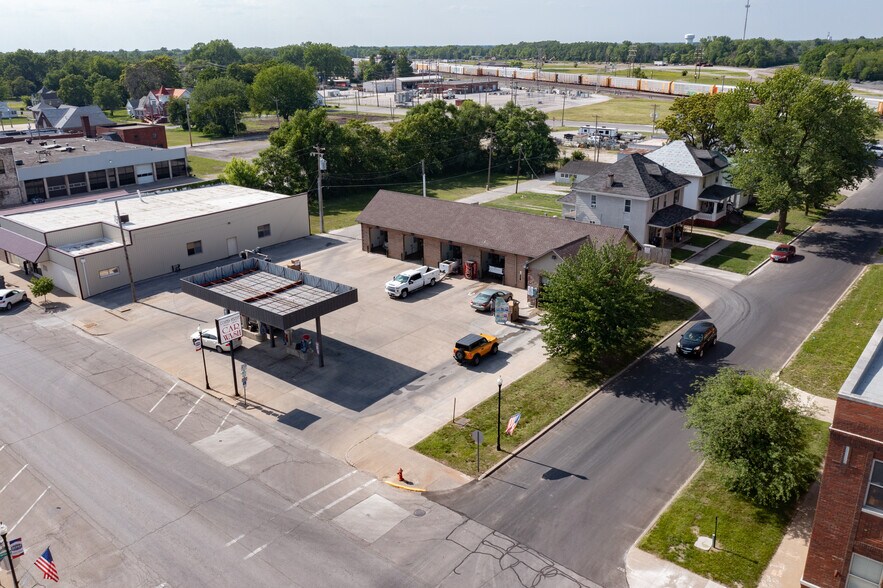 More Photos Of 301 W Coates St, Moberly Specialty For Sale