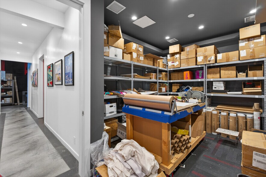 More Photos Of 435-437 N Varney St, Burbank Warehouse For Lease