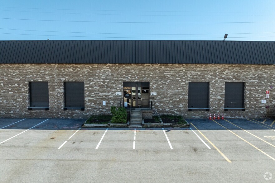 More Photos Of 1981 Moreland Pky, Annapolis Light Distribution For Lease