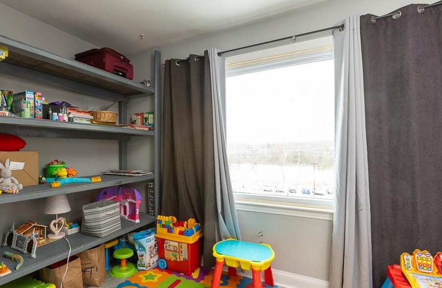 More Photos Of 1099 Hamilton Rd, London Multifamily For Sale