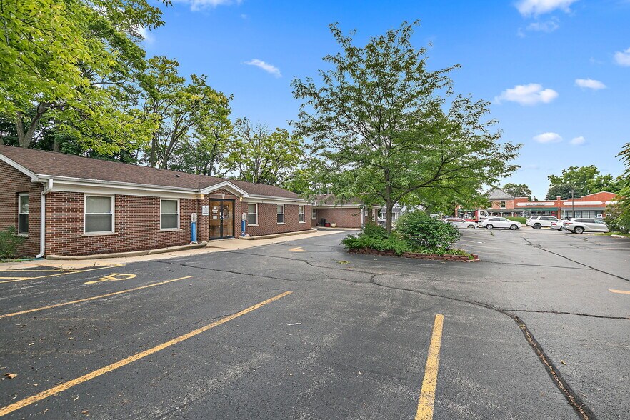 More Photos Of 712 W Main St, West Dundee Medical For Sale