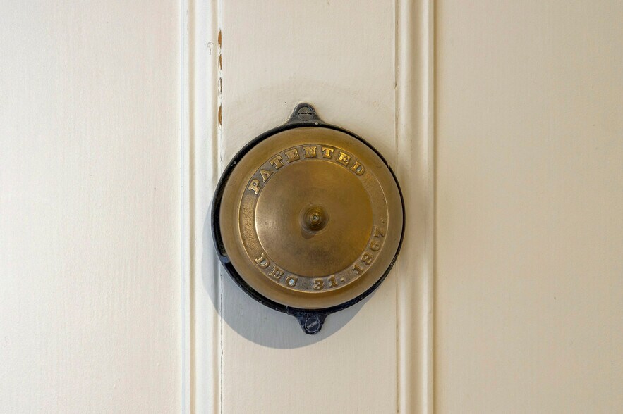 More Photos Of 240 E California St, Jacksonville Hotel For Sale