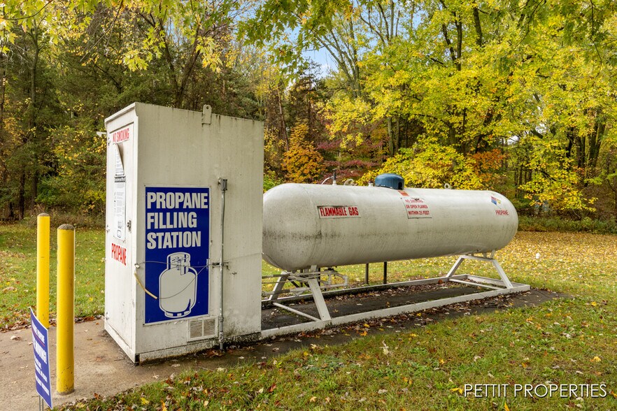 More Photos Of 3805 S Ravenna Rd, Ravenna Office For Sale