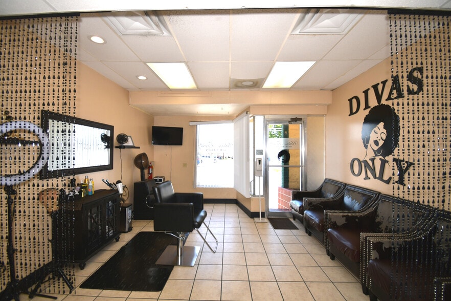 More Photos Of 128 E Orange Ave, Lake Wales General Retail For Sale