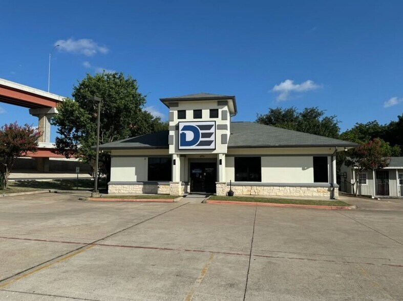 More Photos Of 1001 S Interstate 35, Round Rock General Retail For Lease