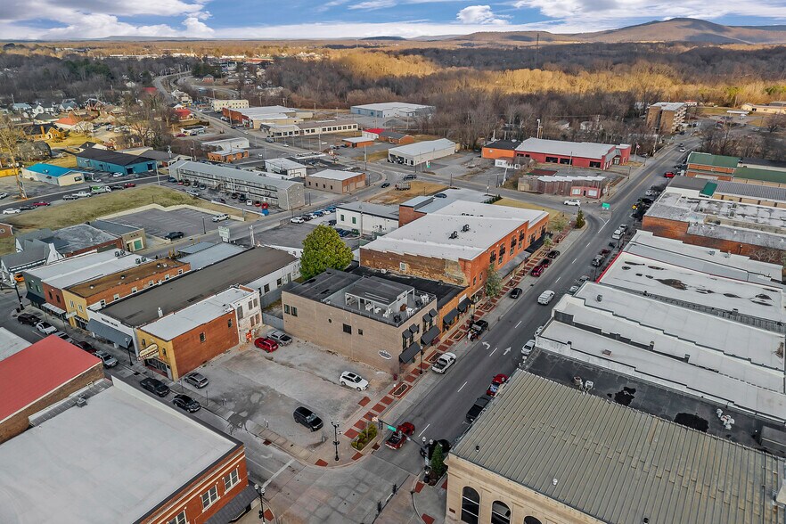 More Photos Of 207 E Main St, McMinnville General Retail For Sale
