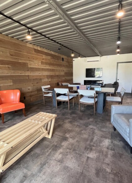 More Photos Of 224 N 2nd St, Hanna City Restaurant For Sale