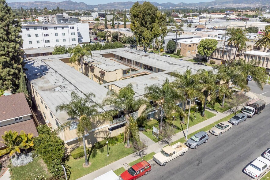 More Photos Of 8523 Etiwanda Ave, Northridge Apartments For Sale