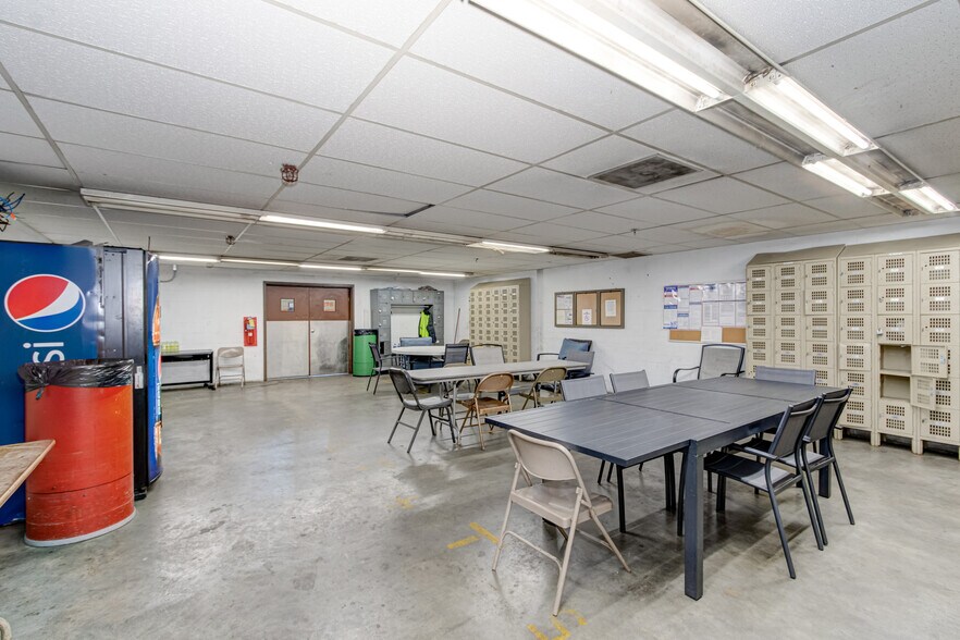 More Photos Of 1634 Olive Rd, Augusta Distribution For Sale