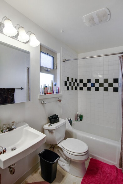 More Photos Of 5030 15th Ave NE, Seattle Apartments For Sale