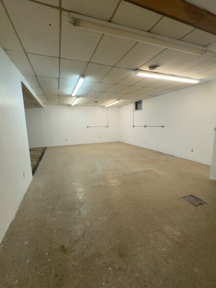 More Photos Of 2707 Wilmington Pike, Kettering Storefront Retail Office For Lease