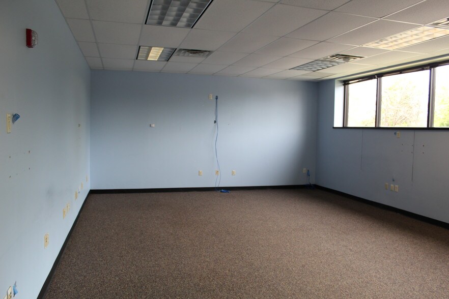 More Photos Of 251 John James Audubon Pky, Amherst Office For Lease