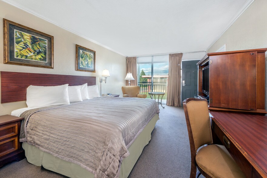 More Photos Of 2759 Mount Pleasant St, Burlington Hotel For Sale