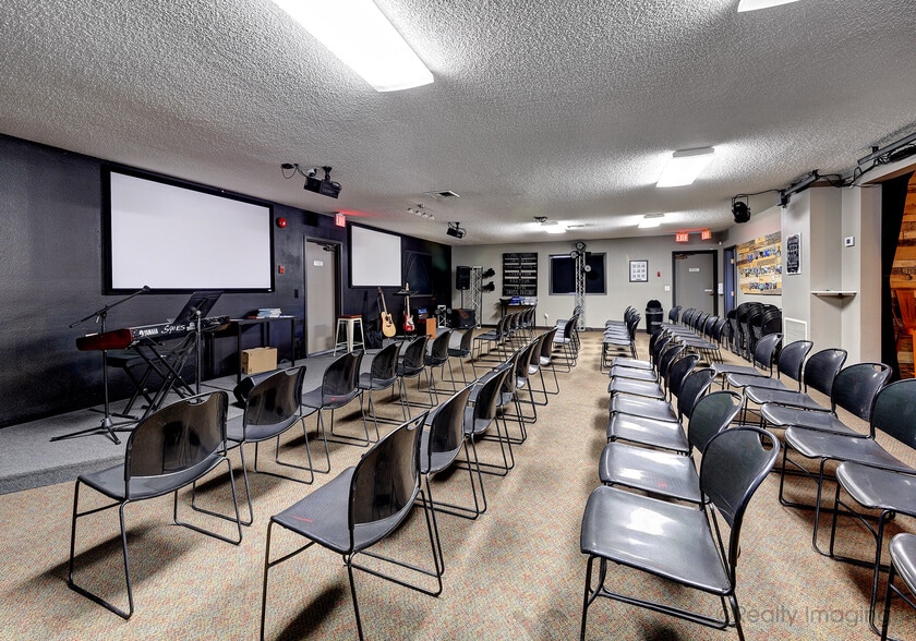 More Photos Of 18390 SW Farmington Rd, Aloha Religious Facility For Sale