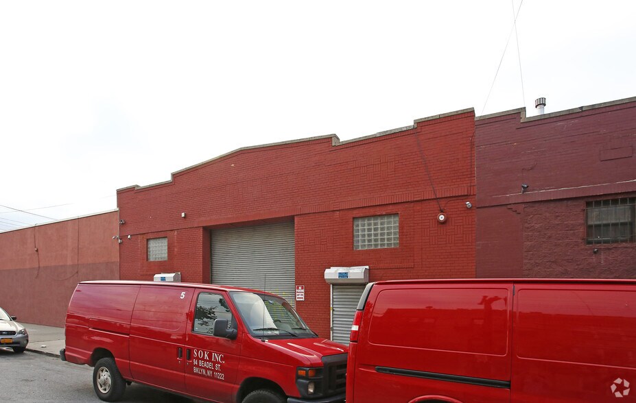 More Photos Of 94 Beadel St, Brooklyn Warehouse For Lease