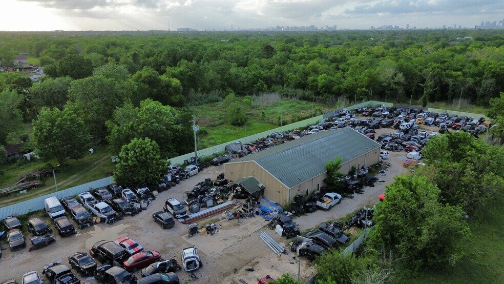 More Photos Of 5305 S Acres Dr, Houston Showroom For Sale