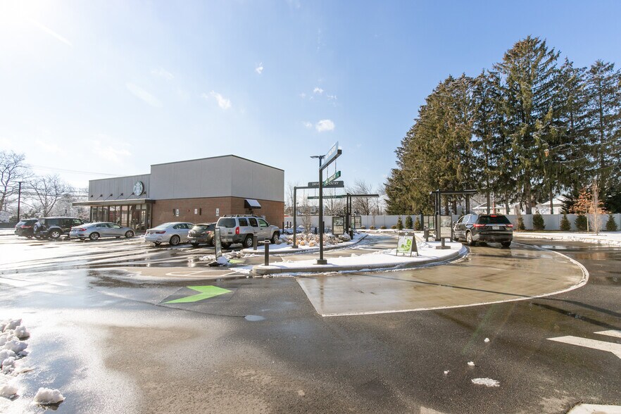 More Photos Of 2061 Jericho Tpke, Commack General Retail For Sale