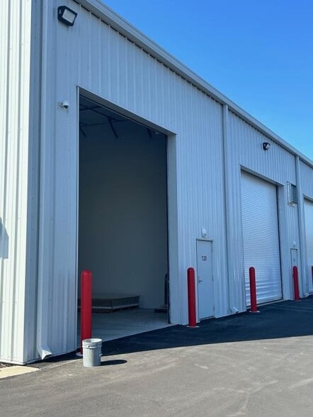 More Photos Of 3229 Pennington Dr, Wilmington Light Distribution For Lease