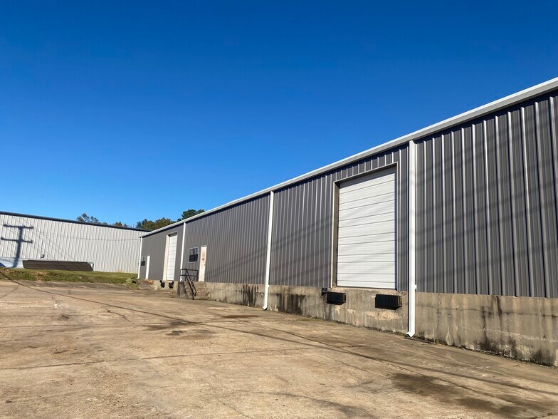 More Photos Of 650 Ridgewood Rd, Ridgeland Warehouse For Lease