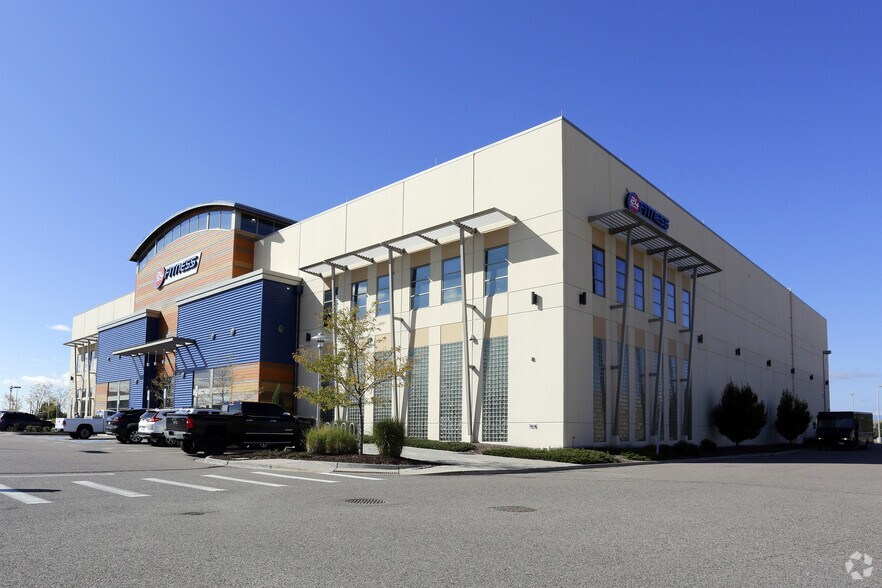 More Photos Of 15900 E Briarwood Cir, Aurora Health Club For Lease