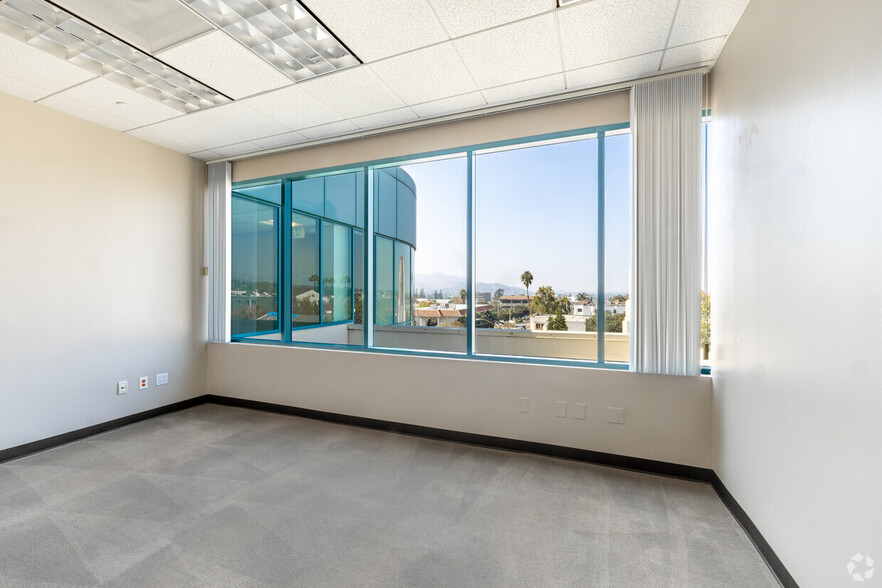 More Photos Of 1010 N Central Ave, Glendale Office For Lease