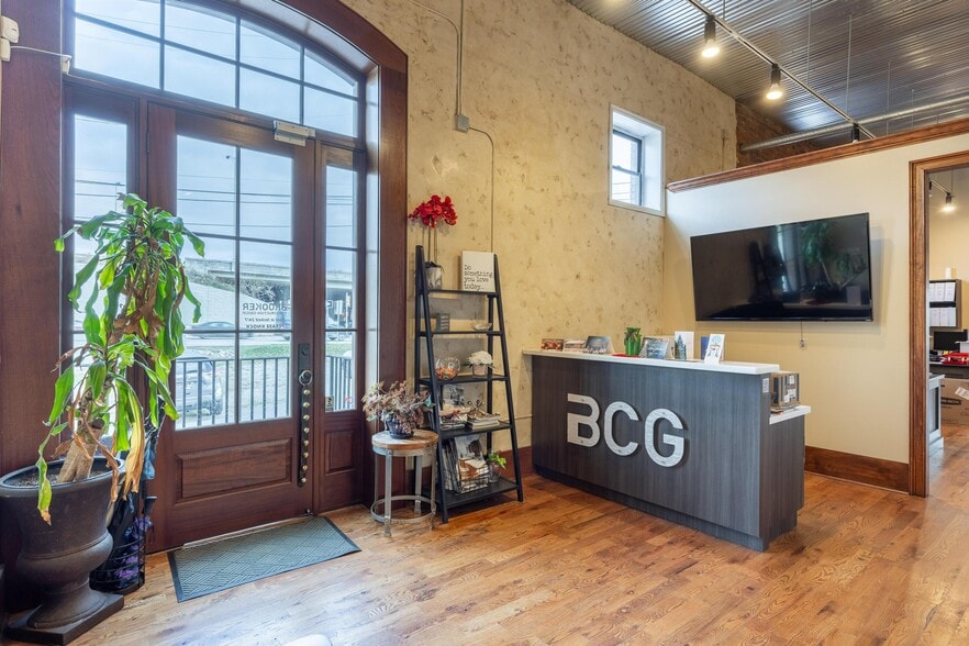 More Photos Of 2401 Broad Street, Chattanooga Office For Sale
