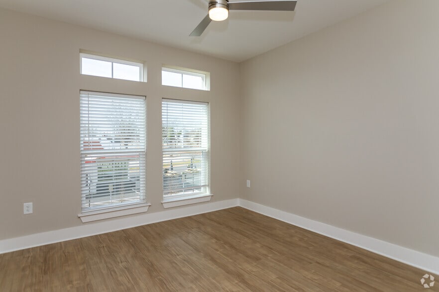 More Photos Of 222 S Main St, Mooresville Apartments For Lease