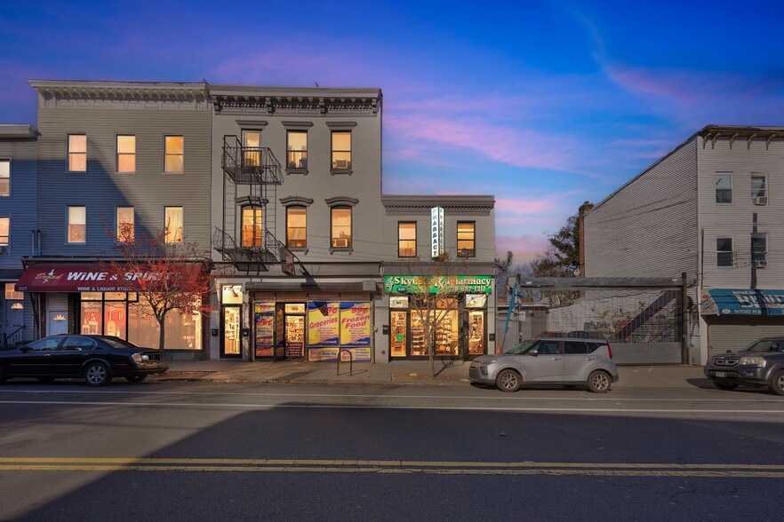 Primary Photo Of 219-225 Broad st, Staten Island Apartments For Sale