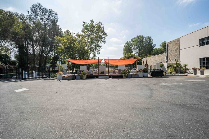 More Photos Of 2001 Saturn St, Monterey Park Light Distribution For Sale