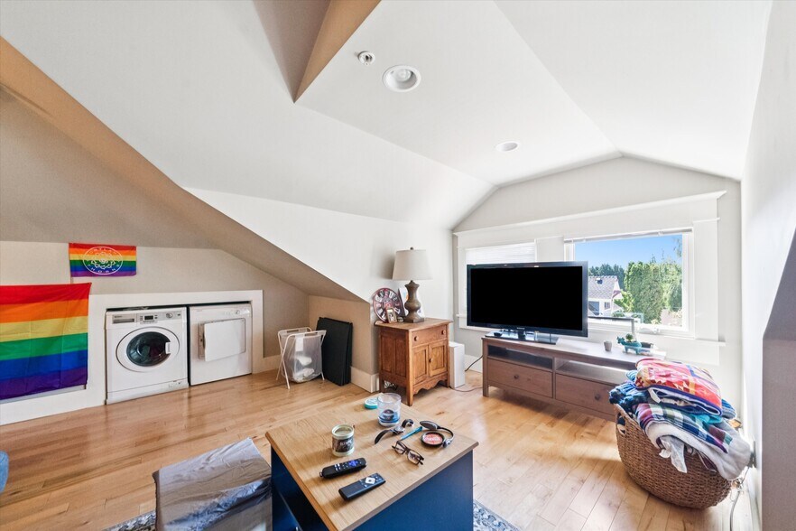 More Photos Of 2520 SE Madison St, Portland Apartments For Sale
