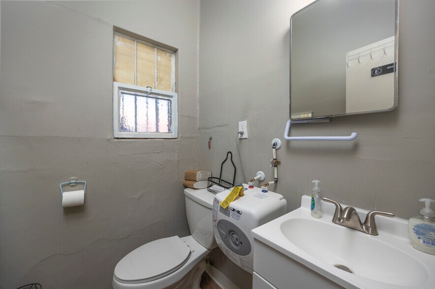More Photos Of 1909-1913 Yandell Dr, El Paso Loft Creative Space For Sale