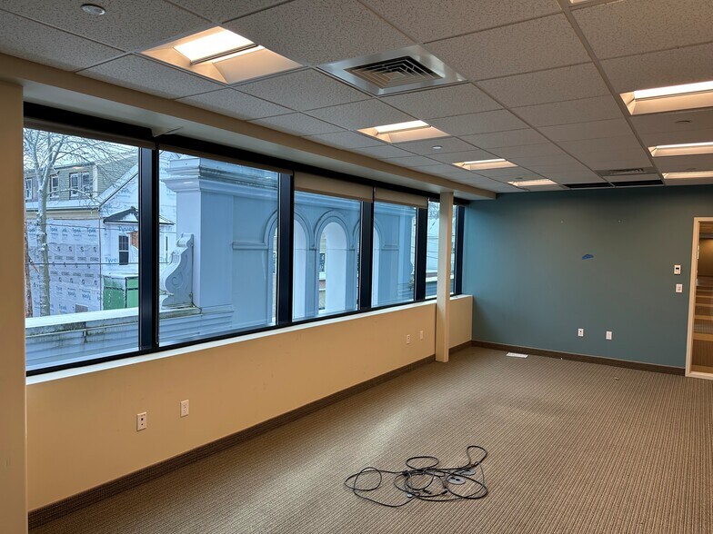 More Photos Of 123 Pleasant St, Marblehead Office For Lease