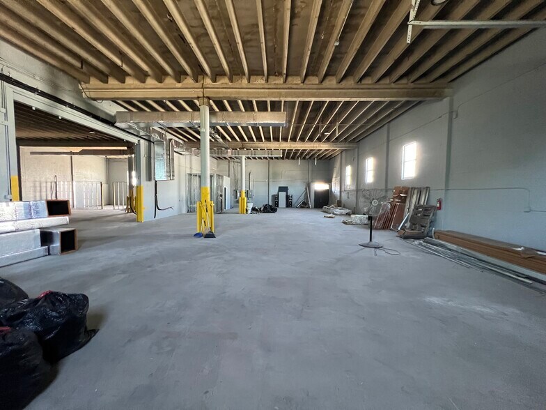 More Photos Of 1031 NW 21st St, Miami Warehouse For Sale