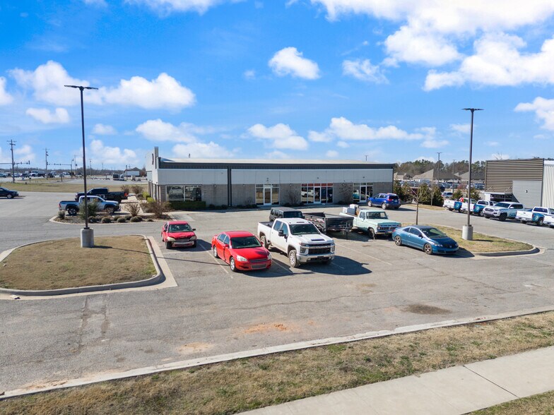 More Photos Of 2414 S 8th St, Rogers Freestanding For Lease