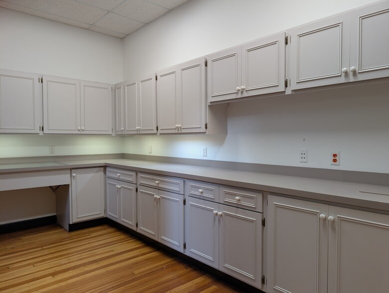 More Photos Of 921 Main St, Lynchburg General Retail For Lease