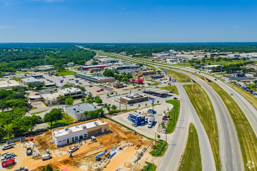 More Photos Of 605 Northwest Pky, Azle Unknown For Lease
