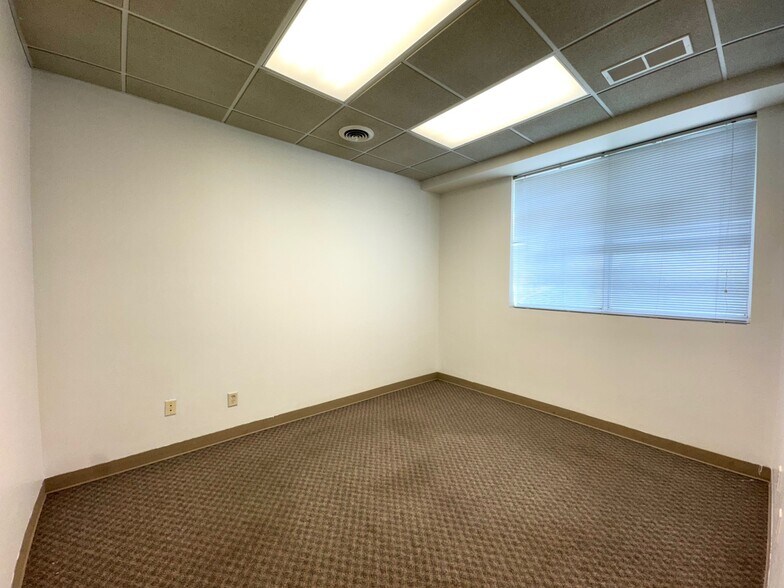 More Photos Of 3010 E 39th St, Kearney Warehouse For Sale