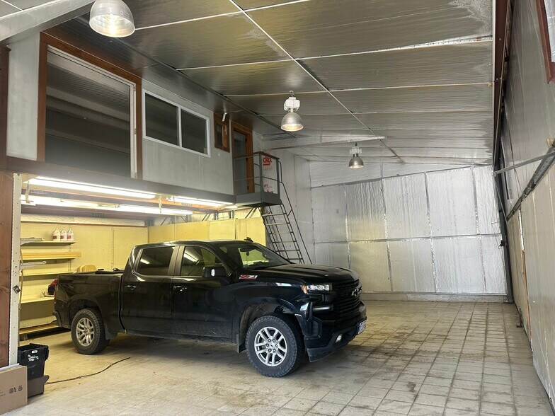 More Photos Of 10 Hangar Rd, Vineyard Haven Warehouse For Lease