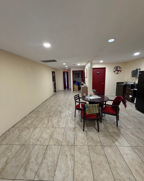 More Photos Of 2326 W Main St, Grand Prairie Restaurant For Lease