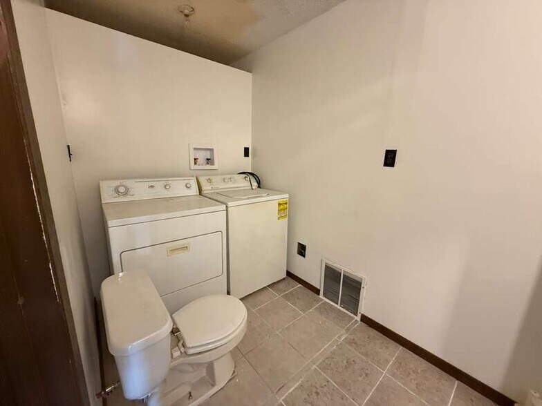 More Photos Of 211 S Main St, Atkinson Storefront Retail Residential For Sale