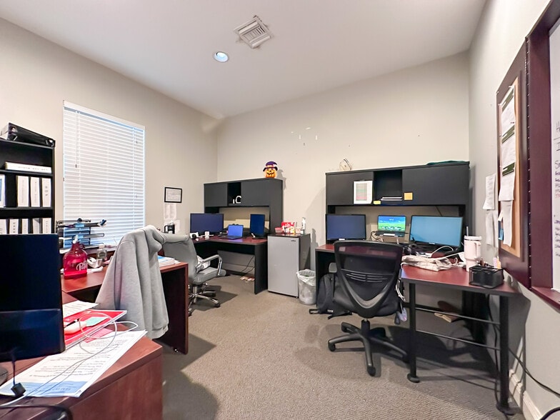 More Photos Of 180 Fitzgerald Rd, Lakeland Office For Sale