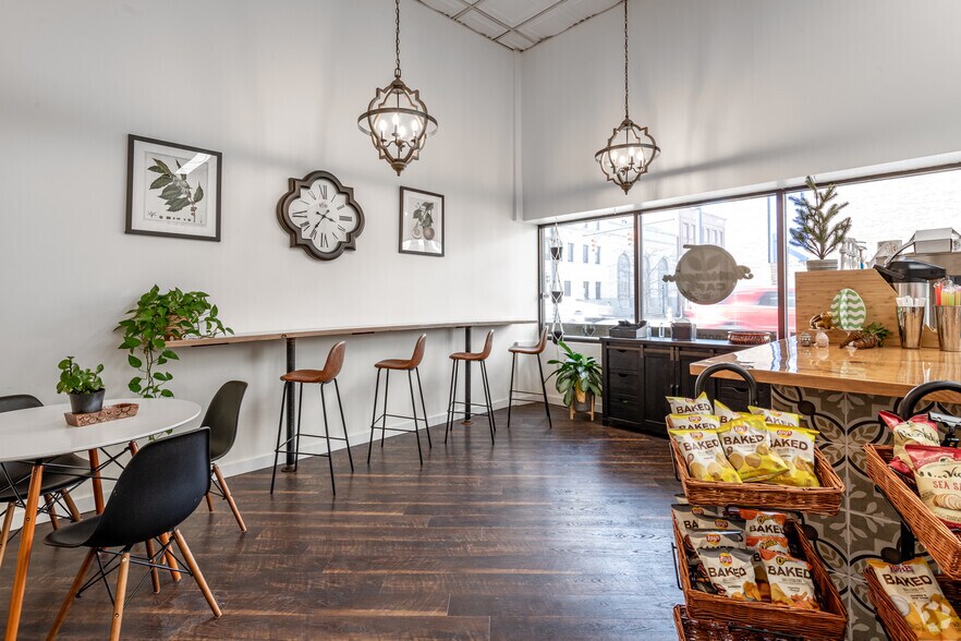 More Photos Of 13 Park Ave W, Mansfield Office For Lease