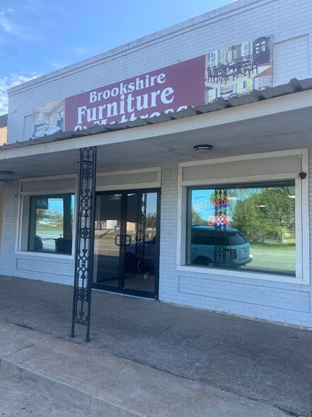 Primary Photo Of 4107 HWY 90, Brookshire Storefront Retail Office For Sale
